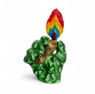 Handgefertigte Pop-Art-Hand mit farbigem Camouflage-Muster von Manuel Lächner.