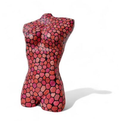 Abstrakte Skulptur eines weiblichen Torsos von Manuel Lächner mit moderner, plastischer Formgebung.